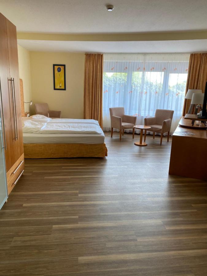 Nordseehotel Benser Hof Am Hafen Bensersiel Esterno foto