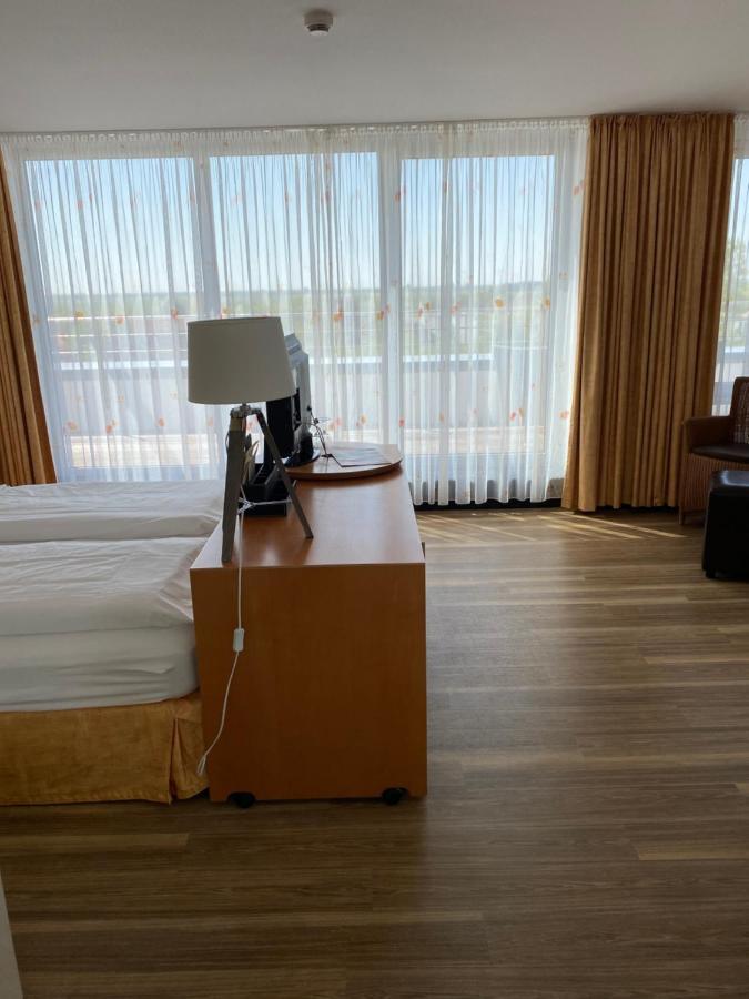 Nordseehotel Benser Hof Am Hafen Bensersiel Esterno foto
