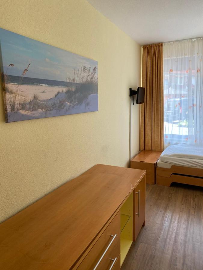Nordseehotel Benser Hof Am Hafen Bensersiel Esterno foto