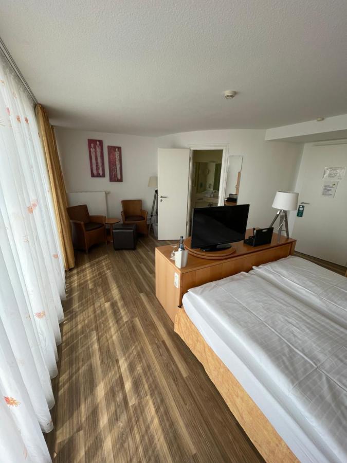 Nordseehotel Benser Hof Am Hafen Bensersiel Esterno foto
