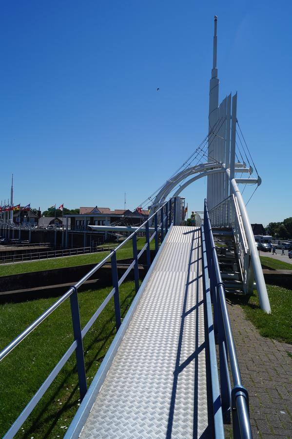Nordseehotel Benser Hof Am Hafen Bensersiel Esterno foto