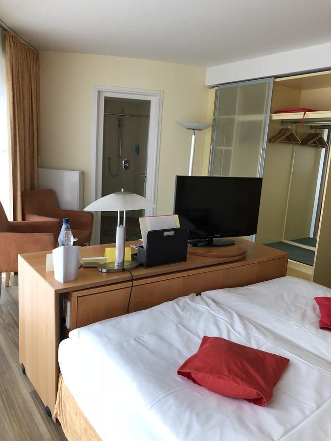 Nordseehotel Benser Hof Am Hafen Bensersiel Esterno foto