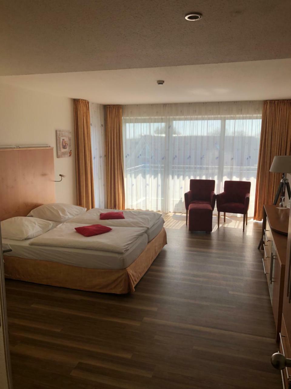 Nordseehotel Benser Hof Am Hafen Bensersiel Esterno foto