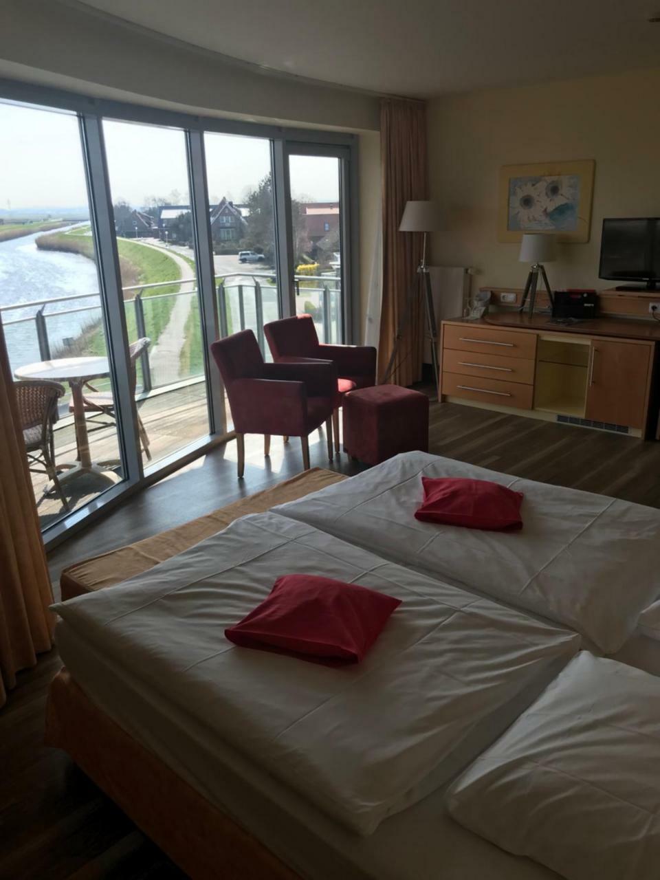 Nordseehotel Benser Hof Am Hafen Bensersiel Esterno foto
