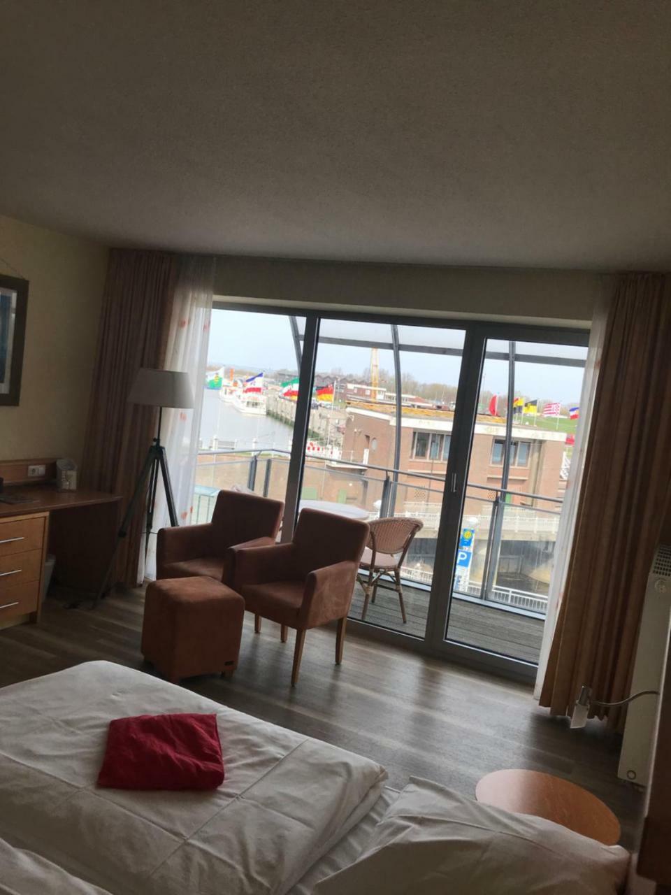 Nordseehotel Benser Hof Am Hafen Bensersiel Esterno foto